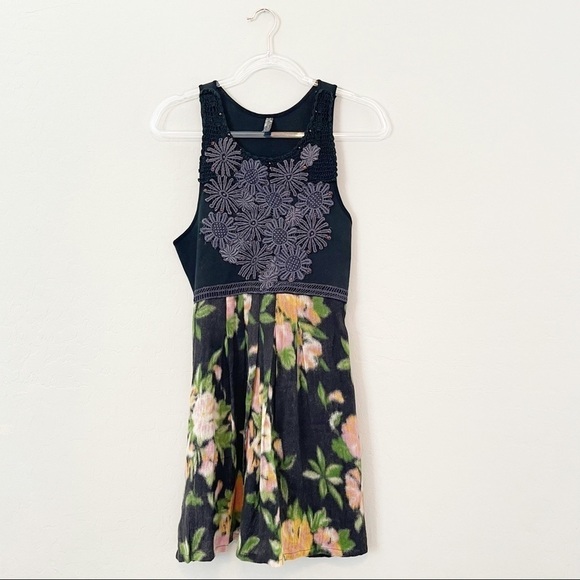 Free People Women's Fit and Flare Mini Dress Tie Back Floral Appliqué Medium - Picture 1 of 6